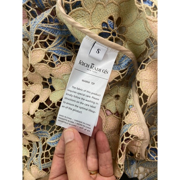 NWT Rich Radi Q's Womens Small Custom Guipure Lace Floral Top Pink Blue Elegant - Picture 8 of 16